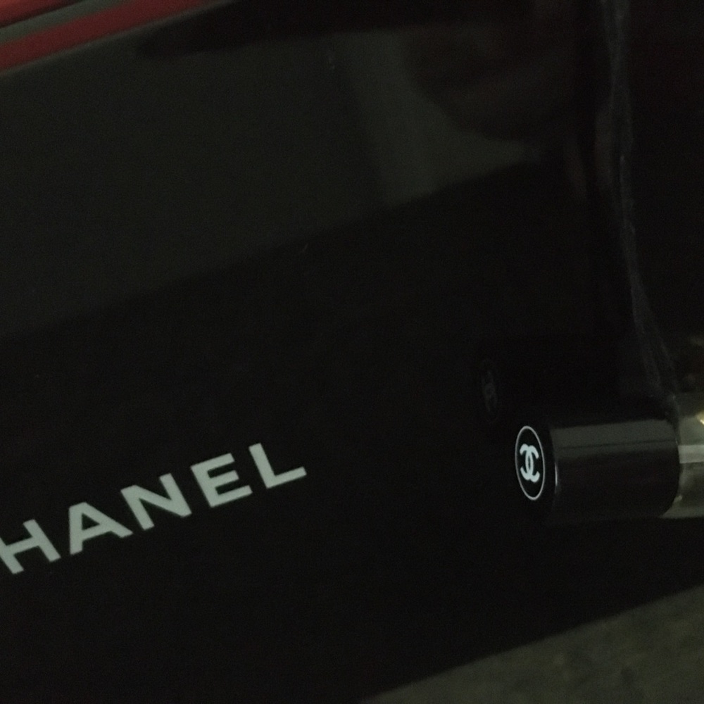 Chanel - Picture 2 of 7
